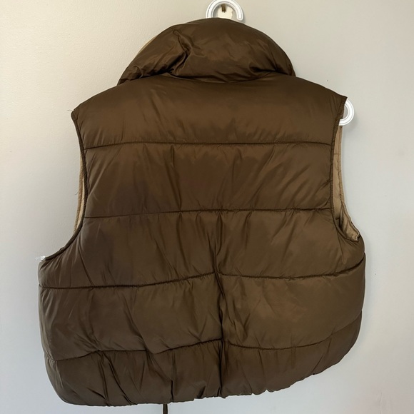 ZARA Cropped Reversible Puffer Vest Size Medium-Large - Picture 4 of 5